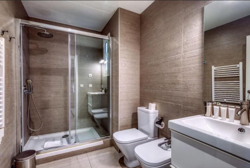 Perfectly Located 4Bed 4Bath Apartment In Barcelona 3 1 외부 사진
