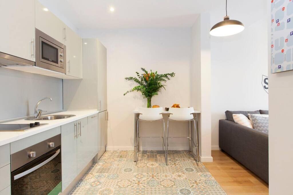 Perfectly Located 4Bed 4Bath Apartment In Barcelona 3 1 외부 사진