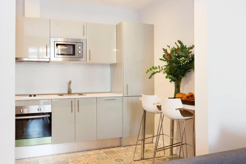 Perfectly Located 4Bed 4Bath Apartment In Barcelona 3 1 외부 사진